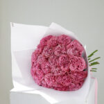 Моно букет из 25 пионовидных роз Кантри Блюз